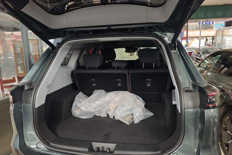 Used Chery Tiggo 8 PLUS 2025 290TGDI DCT Luxury 5-Seater Trunk