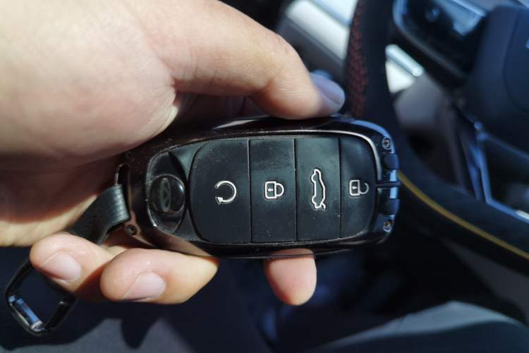 Used Chery Tiggo 8 PLUS 2025 290TGDI DCT Luxury 5-Seater Vehicle Key