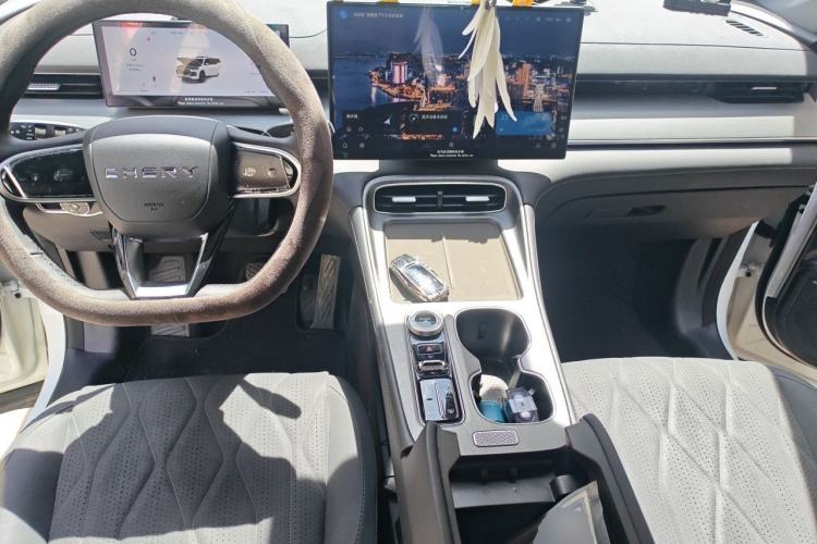 Used Chery Tiggo 8 PLUS 2025 290TGDI DCT Luxury 5-Seater Center Console