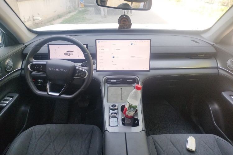 Used Chery Tiggo 8 PLUS 2025 Model 290TGDI DCT Chufeng Edition—5 Seaters Center Console