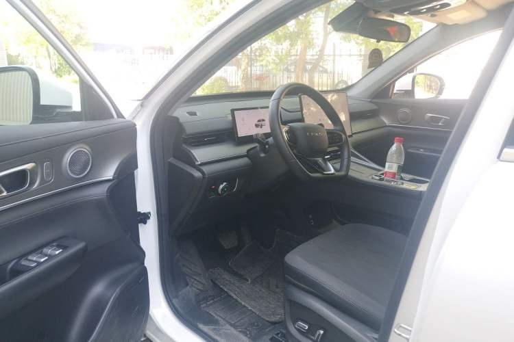 Used Chery Tiggo 8 PLUS 2025 Model 290TGDI DCT Chufeng Edition—5 Seaters Driver Seat