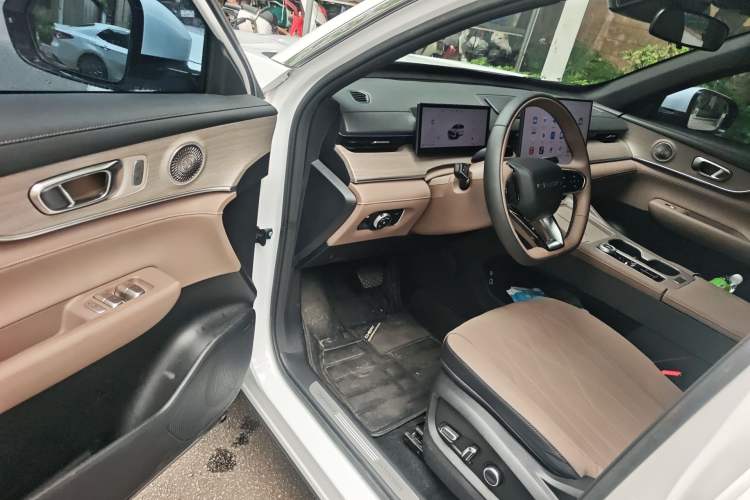 Used Chery Tiggo 8 PLUS 2025 290TGDI DCT Prestige 5-Seater Driver Seat