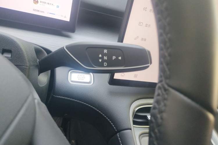 Used Chery Tiggo 8 PLUS 2025 Model 290TGDI DCT Chufeng Edition—5 Seaters Gear Lever
