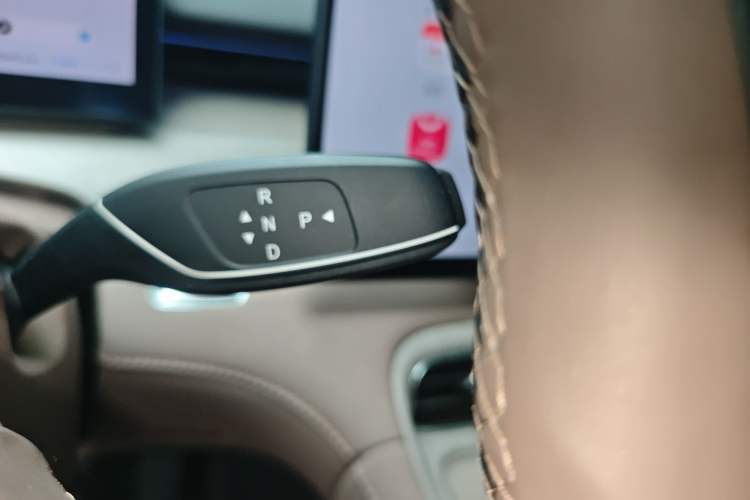 Used Chery Tiggo 8 PLUS 2025 290TGDI DCT Prestige 5-Seater Gear Lever
