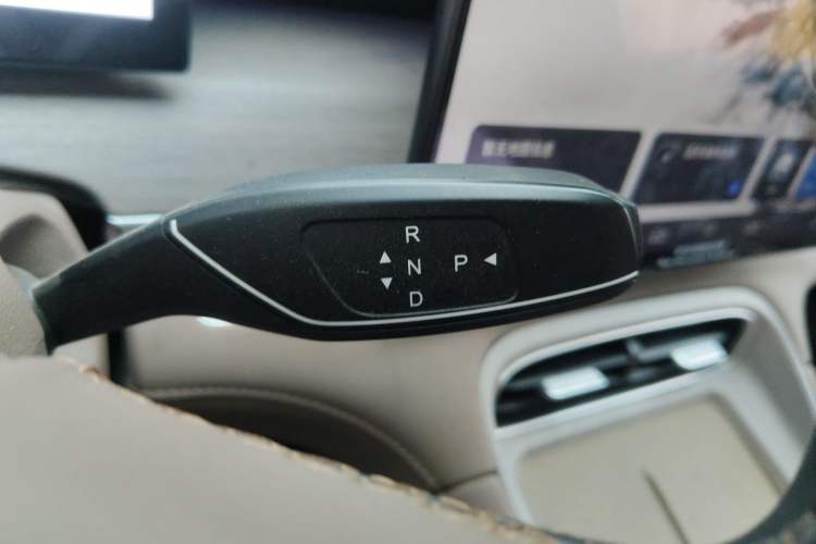 Used Chery Tiggo 8 PLUS 2025 290TGDI DCT Prestige 5-Seater Gear Lever