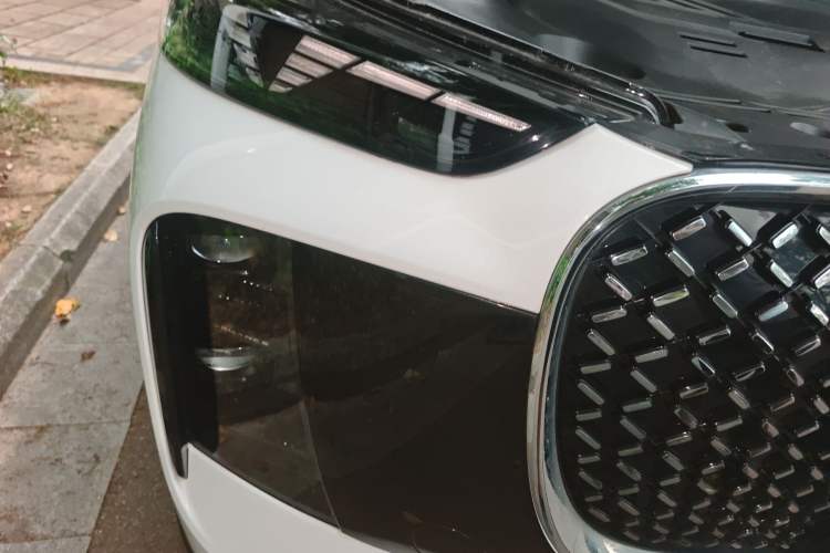 Used Chery Tiggo 8 PLUS 2025 290TGDI DCT Prestige 5-Seater Right Front Headlight