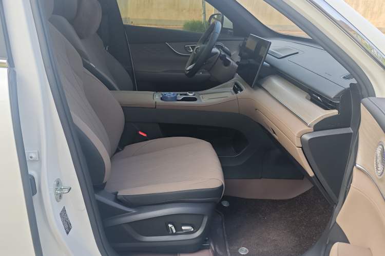 Used Chery Tiggo 8 PLUS 2025 290TGDI DCT Prestige 5-Seater Right Front Seat