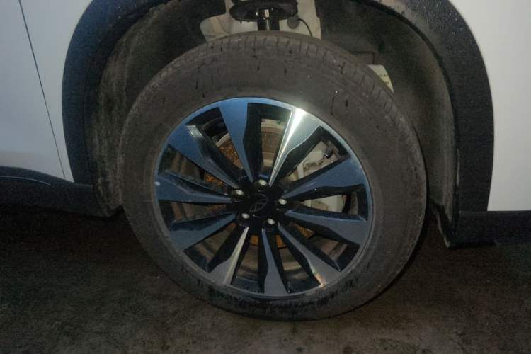 Used Chery Tiggo 8 PLUS 2025 290TGDI DCT Luxury 5-Seater Right Front Wheel Hub