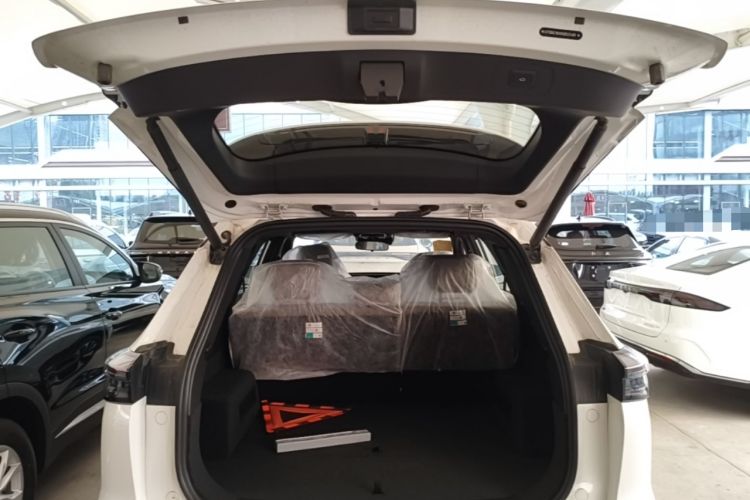 Used Chery Tiggo 8 PLUS 2025 290TGDI DCT Prestige 5-Seater Trunk