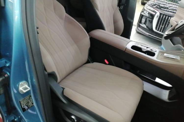 Used Chery Tiggo 8 PLUS C-DM 2025 1.5T 116 km Prestige Version 5 Seats Right Front Seat