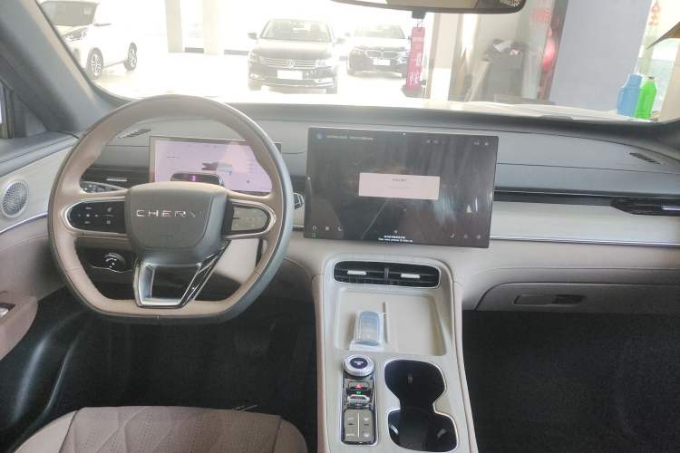 Used Chery Tiggo 8 PLUS C-DM 2025 1.5T 116 km Prestige Version 5 Seats Audio And AC Panel