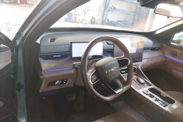Used Chery Tiggo 8 PLUS C-DM 2025 1.5T 116 km Prestige Version 5 Seats Center Console