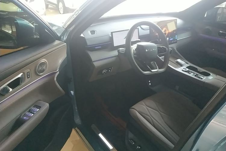 Used Chery Tiggo 8 PLUS C-DM 2025 1.5T 116 km Prestige Version 5 Seats Driver Seat
