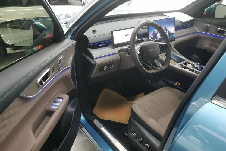 Used Chery Tiggo 8 PLUS C-DM 2025 1.5T 116 km Prestige Version 5 Seats Driver Seat