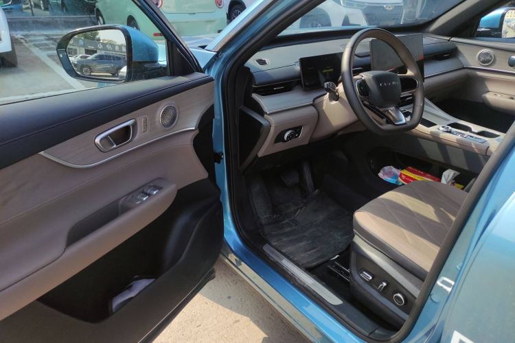 Used Chery Tiggo 8 PLUS C-DM 2025 1.5T 116 km Prestige Version 5 Seats Driver Seat