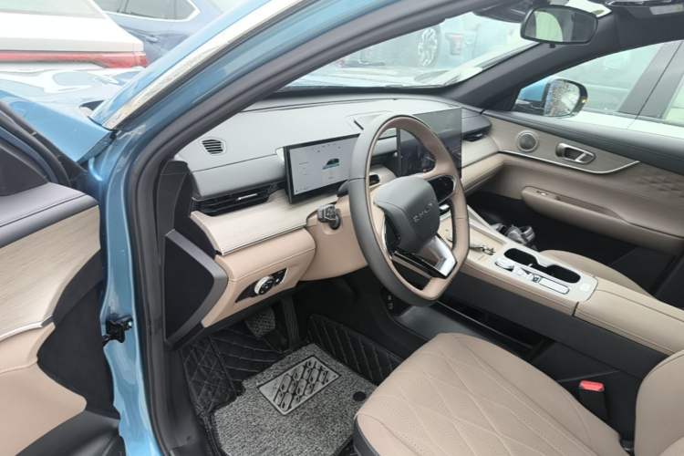 Used Chery Tiggo 8 PLUS C-DM 2025 1.5T 116 km Prestige Version 5 Seats Driver Seat