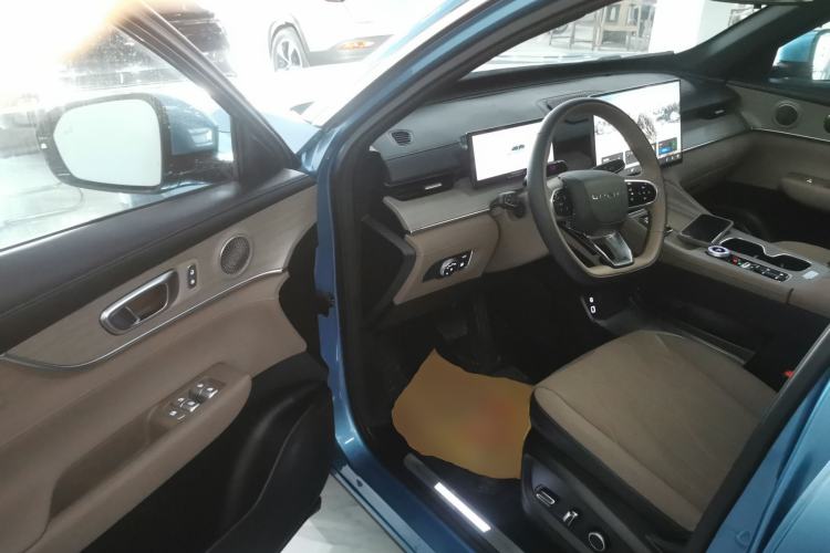 Used Chery Tiggo 8 PLUS C-DM 2025 1.5T 116 km Prestige Version 5 Seats Driver Seat