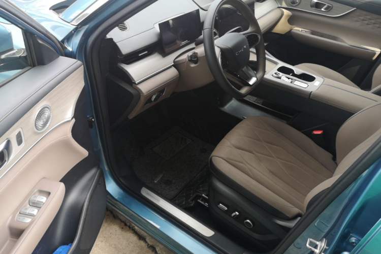 Used Chery Tiggo 8 PLUS C-DM 2025 1.5T 116 km Prestige Version 5 Seats Driver Seat