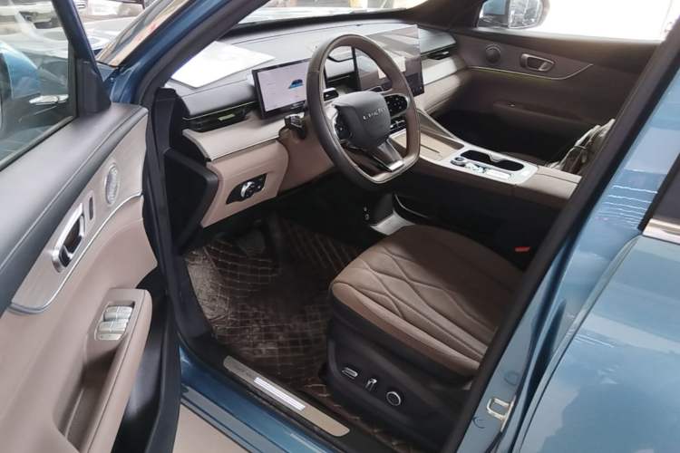 Used Chery Tiggo 8 PLUS C-DM 2025 1.5T 116 km Prestige Version 5 Seats Driver Seat