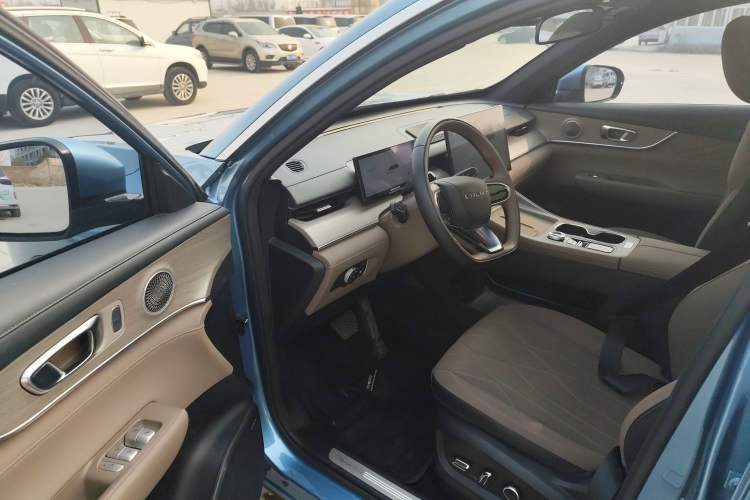 Used Chery Tiggo 8 PLUS C-DM 2025 1.5T 116 km Prestige Version 5 Seats Driver Seat