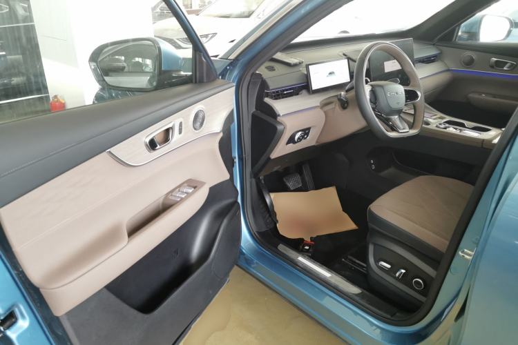 Used Chery Tiggo 8 PLUS C-DM 2025 1.5T 116 km Prestige Version 5 Seats Driver Seat