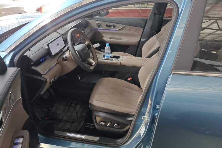 Used Chery Tiggo 8 PLUS C-DM 2025 1.5T 116 km Prestige Version 5 Seats Driver Seat