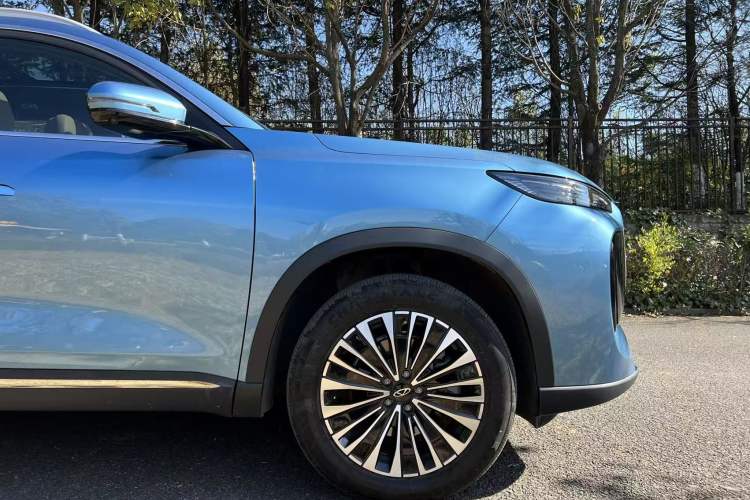 Used Chery Tiggo 8 PLUS C-DM 2025 1.5T 116 km Prestige Version 5 Seats Exterior 8