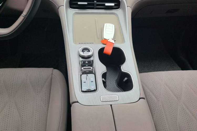 Used Chery Tiggo 8 PLUS C-DM 2025 1.5T 116 km Prestige Version 5 Seats Gear Lever