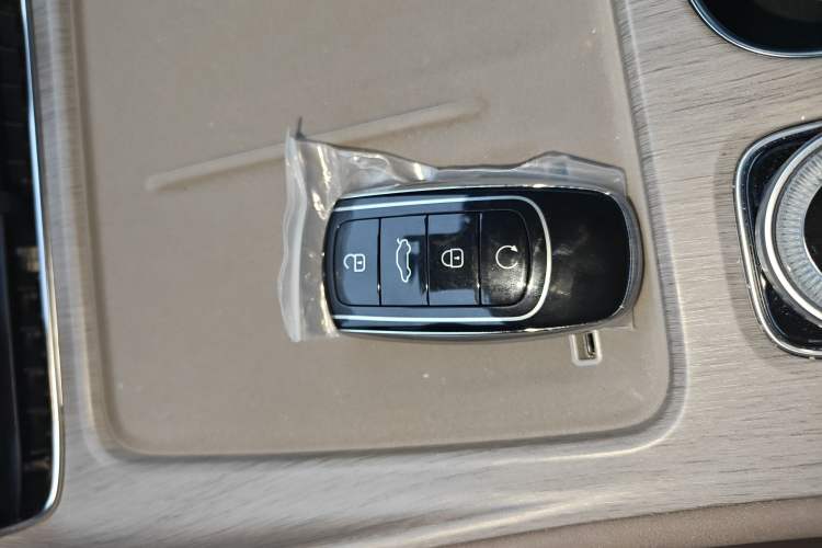Used Chery Tiggo 8 PLUS C-DM 2025 1.5T 116 km Prestige Version 5 Seats Interior 1