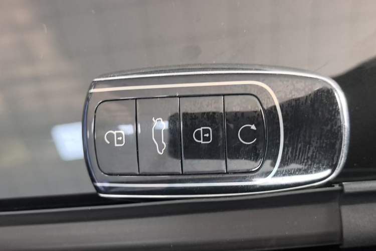 Used Chery Tiggo 8 PLUS C-DM 2025 1.5T 116 km Prestige Version 5 Seats Interior 1