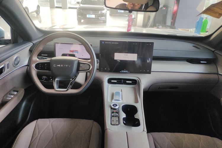 Used Chery Tiggo 8 PLUS C-DM 2025 1.5T 116 km Prestige Version 5 Seats Interior 2