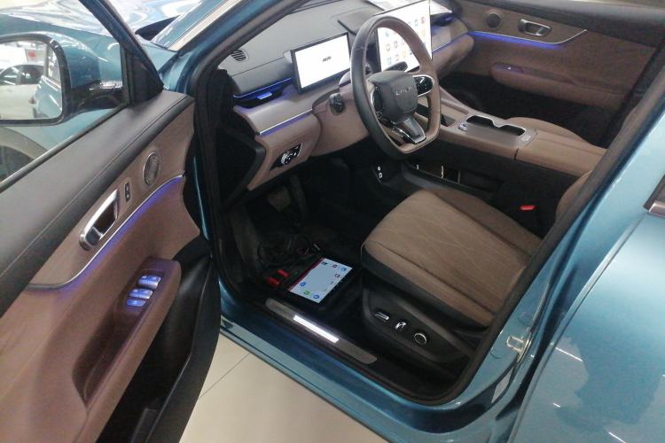 Used Chery Tiggo 8 PLUS C-DM 2025 1.5T 116 km Prestige Version 5 Seats Interior 3