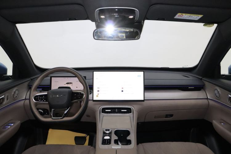 Used Chery Tiggo 8 PLUS C-DM 2025 1.5T 116 km Prestige Version 5 Seats Interior 3