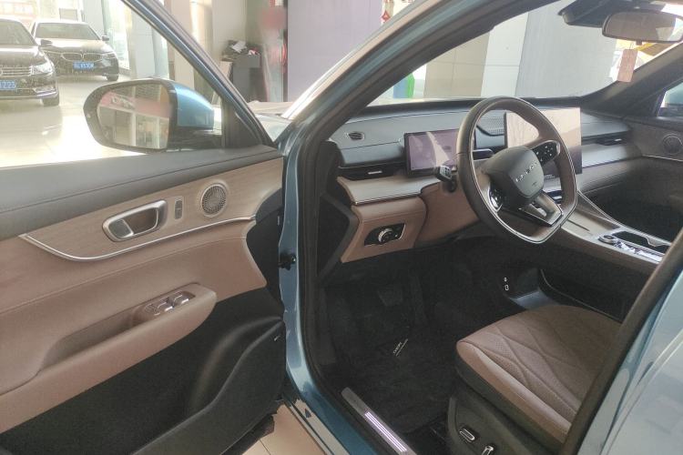 Used Chery Tiggo 8 PLUS C-DM 2025 1.5T 116 km Prestige Version 5 Seats Interior 3