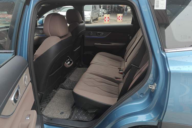 Used Chery Tiggo 8 PLUS C-DM 2025 1.5T 116 km Prestige Version 5 Seats Interior 4