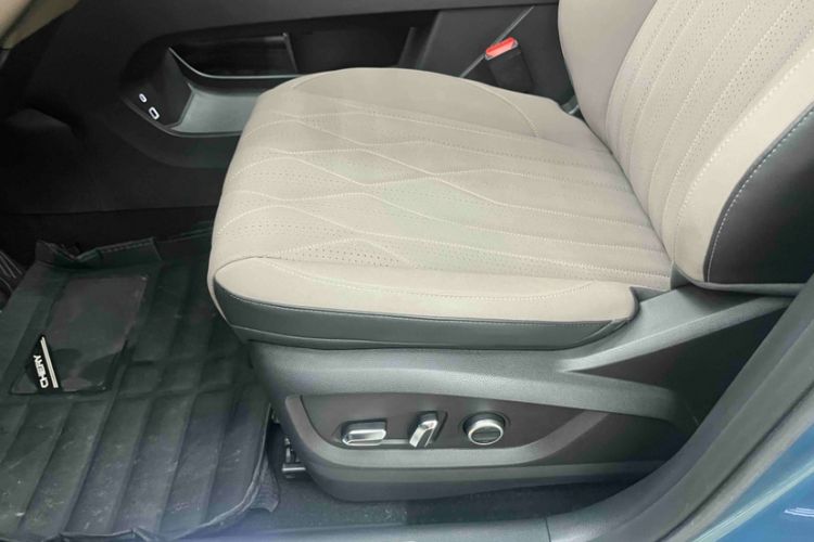Used Chery Tiggo 8 PLUS C-DM 2025 1.5T 116 km Prestige Version 5 Seats Interior 6