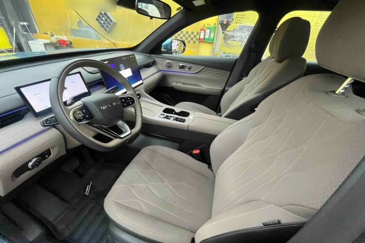 Used Chery Tiggo 8 PLUS C-DM 2025 1.5T 116 km Prestige Version 5 Seats Interior 7