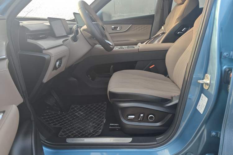 Used Chery Tiggo 8 PLUS C-DM 2025 1.5T 116 km Prestige Version 5 Seats Left Front Seat