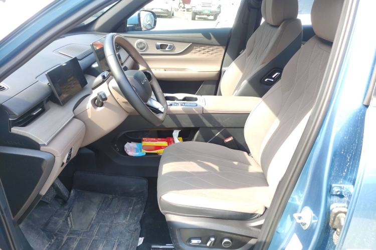 Used Chery Tiggo 8 PLUS C-DM 2025 1.5T 116 km Prestige Version 5 Seats Left Front Seat