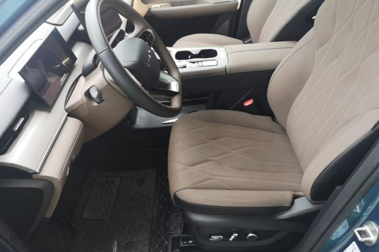 Used Chery Tiggo 8 PLUS C-DM 2025 1.5T 116 km Prestige Version 5 Seats Left Front Seat