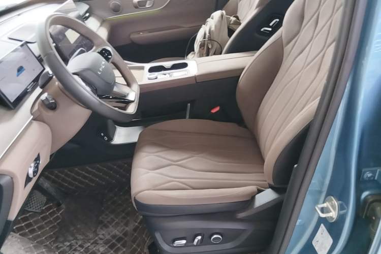 Used Chery Tiggo 8 PLUS C-DM 2025 1.5T 116 km Prestige Version 5 Seats Left Front Seat