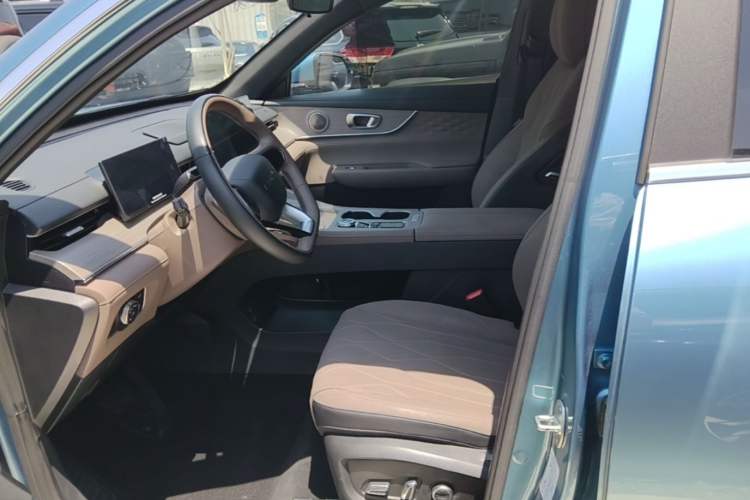Used Chery Tiggo 8 PLUS C-DM 2025 1.5T 116 km Prestige Version 5 Seats Left Front Seat
