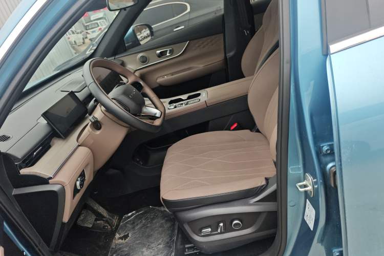Used Chery Tiggo 8 PLUS C-DM 2025 1.5T 116 km Prestige Version 5 Seats Left Front Seat
