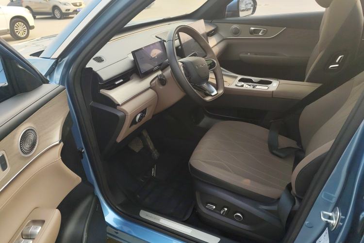 Used Chery Tiggo 8 PLUS C-DM 2025 1.5T 116 km Prestige Version 5 Seats Left Front Seat