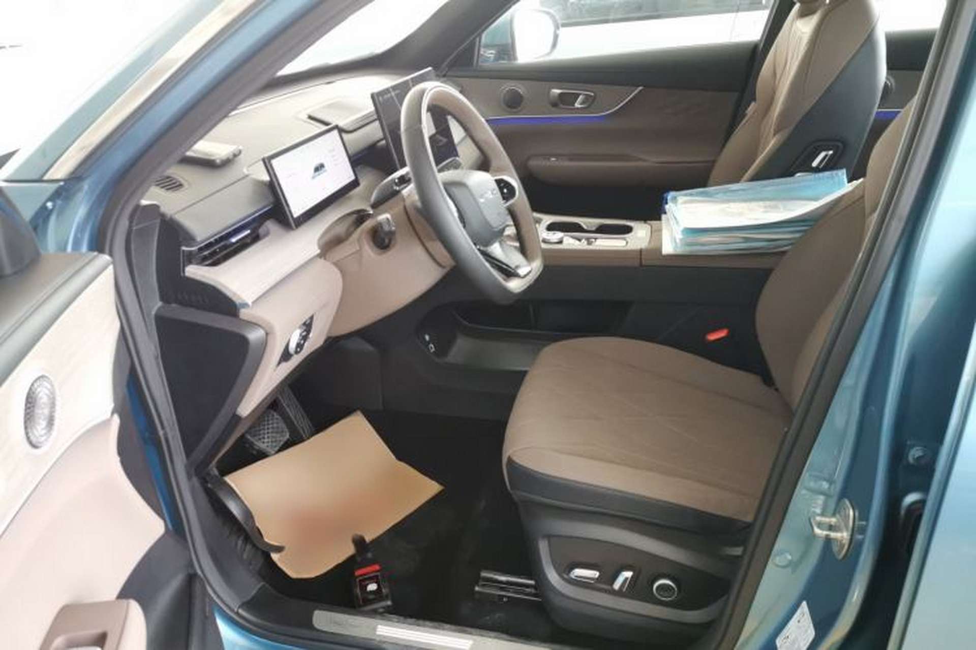 Used Chery Tiggo 8 PLUS C-DM 2025 1.5T 116 km Prestige Version 5 Seats Left Front Seat