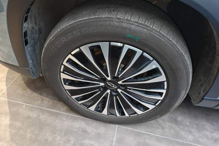 Used Chery Tiggo 8 PLUS C-DM 2025 1.5T 116 km Prestige Version 5 Seats Left Front Wheel Hub