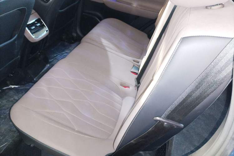 Used Chery Tiggo 8 PLUS C-DM 2025 1.5T 116 km Prestige Version 5 Seats Left Rear Seat