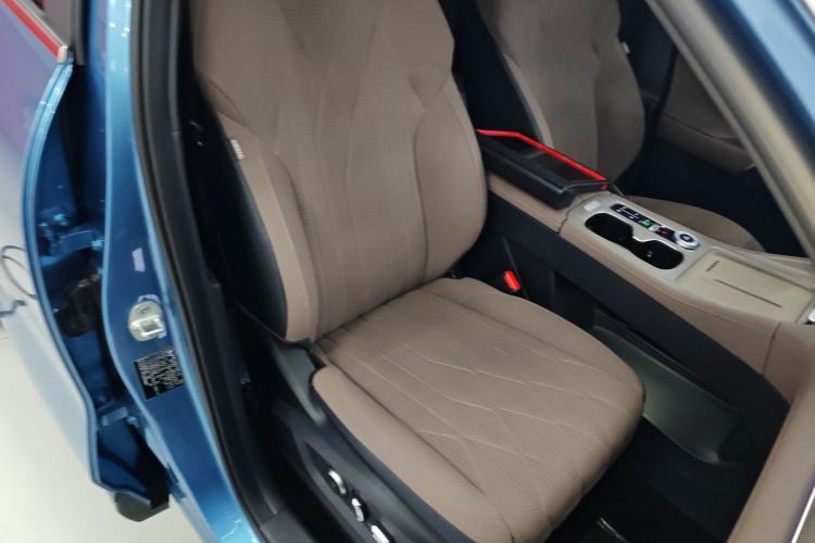 Used Chery Tiggo 8 PLUS C-DM 2025 1.5T 116 km Prestige Version 5 Seats Right Front Seat
