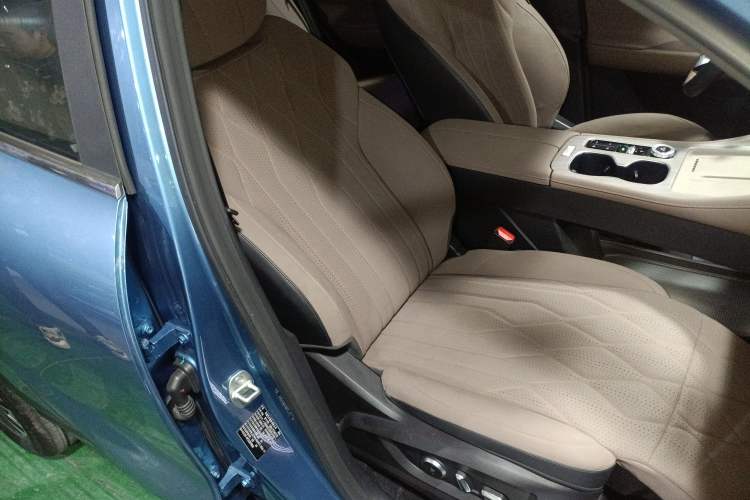 Used Chery Tiggo 8 PLUS C-DM 2025 1.5T 116 km Prestige Version 5 Seats Right Front Seat