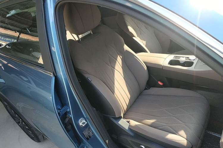 Used Chery Tiggo 8 PLUS C-DM 2025 1.5T 116 km Prestige Version 5 Seats Right Front Seat